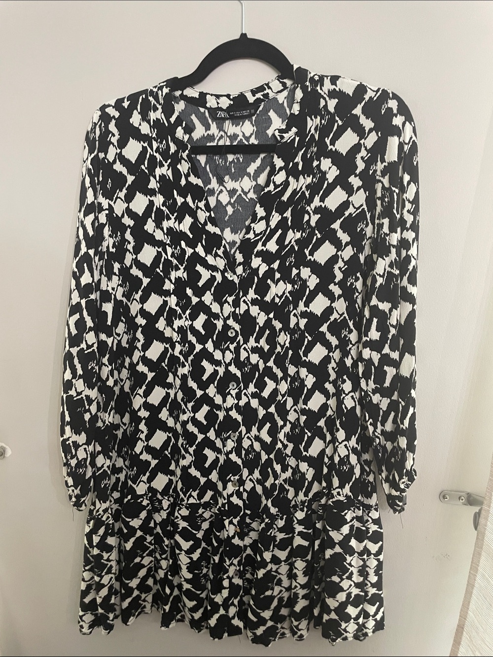 Zara Black and White Abstract Print Long-Sleeve Dress